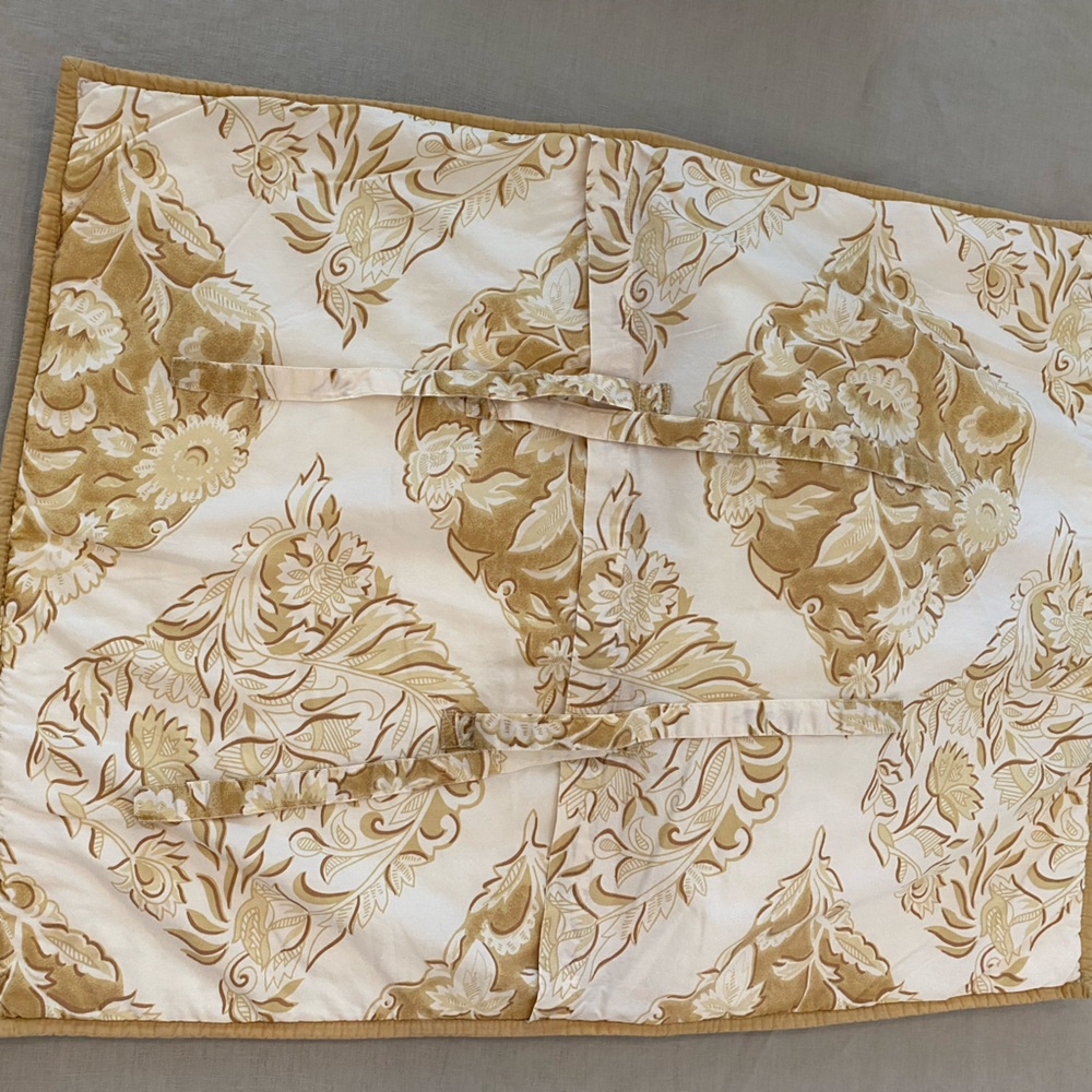 Pottery Barn Standard Quilted Pillow Shams - Picture 7 of 11